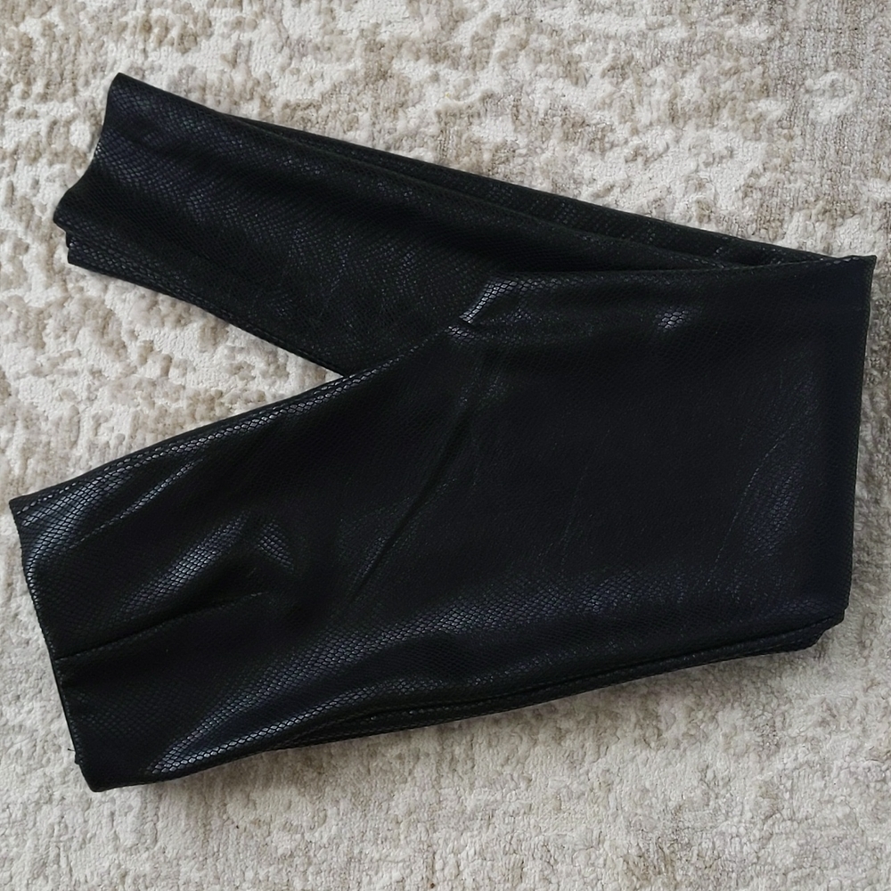 NEW Tahari Faux Leather Snakeskin Skinny Pants Small Black - Picture 2 of 16